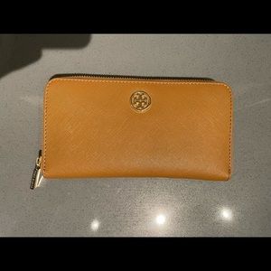 Tory Burch Robinson Zip Continental Wallet